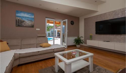 Four-Bedroom Holiday Home