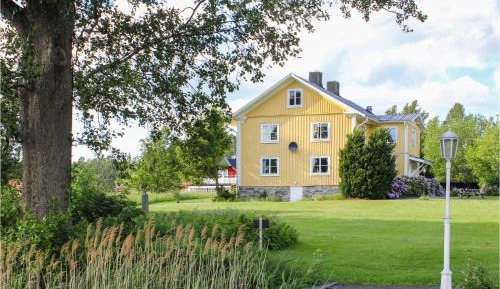 Six-Bedroom Holiday Home