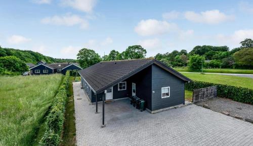 Three-Bedroom Holiday Home 