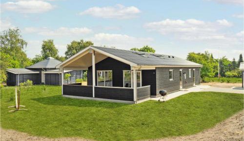 Four-Bedroom Holiday Home