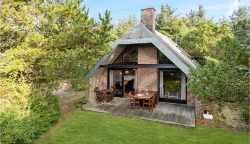 Three-Bedroom Holiday Home 