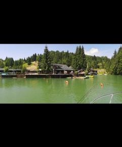 Deluxe Room (2 Adults + 1 Child)