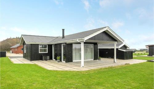 Three-Bedroom Holiday Home 