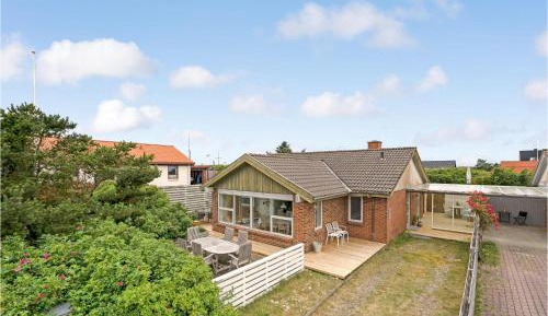 Three-Bedroom Holiday Home 
