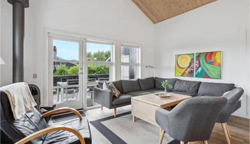 Three-Bedroom Holiday Home 