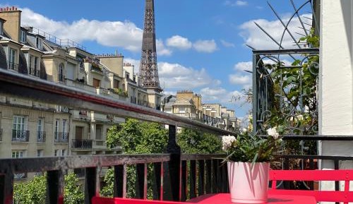Superior Room with Balcony and Eiffel Tower View
