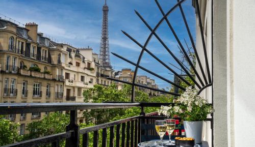 Classic Double Room with Balcony and Eiffel Tower view