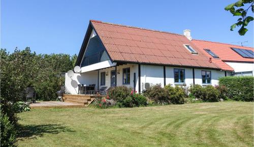 Three-Bedroom Holiday Home 