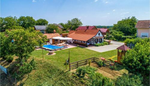 Three-Bedroom Holiday Home 
