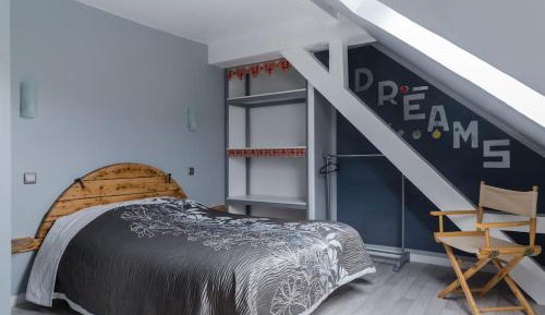 Apartment with Mountain View