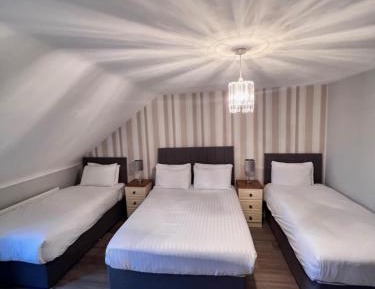 Triple Room with Private Bathroom