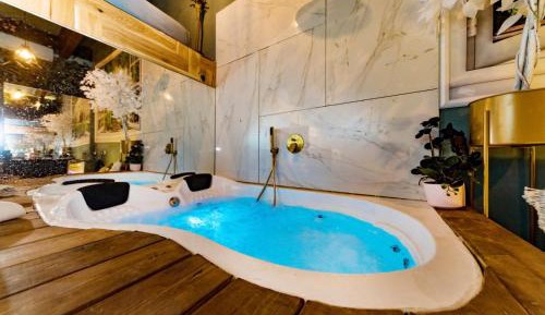 Studio with Spa Bath