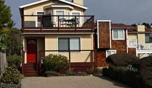 Two-Bedroom Holiday Home