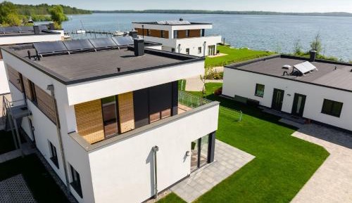 Apartment with Lake View