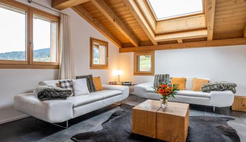 Apartment with Mountain View