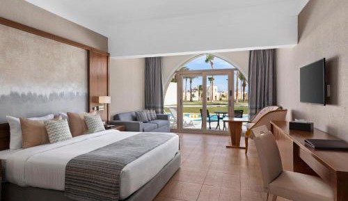 Dune Superior Swim Up Room