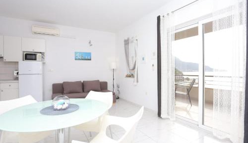 One-Bedroom Apartment with Terrace and Sea View
