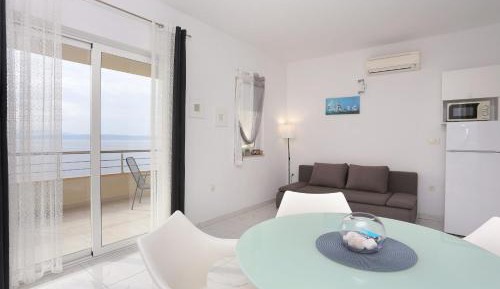 One-Bedroom Apartment with Terrace and Sea View