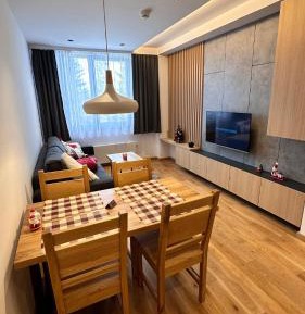Apartment with Mountain View