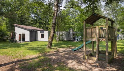 Bungalow with Garden View