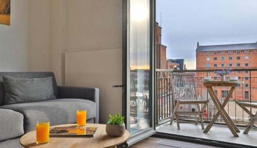 One-Bedroom Apartment with Balcony