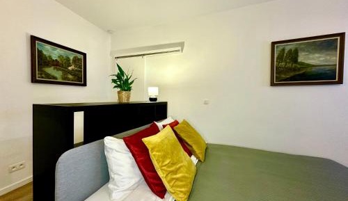 Deluxe Studio