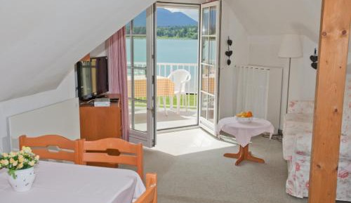 Apartment with Lake View