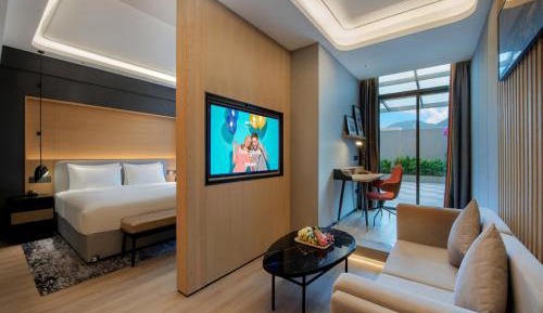 Executive Suite with King Bed