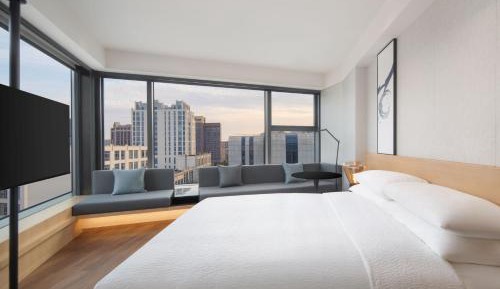 Deluxe King Room with City View