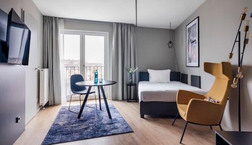 Medium Studio with Kitchenette - Single Bed, Elevator Access