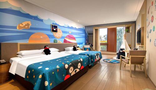 Superior Room with One Double Bed and One Single Bed