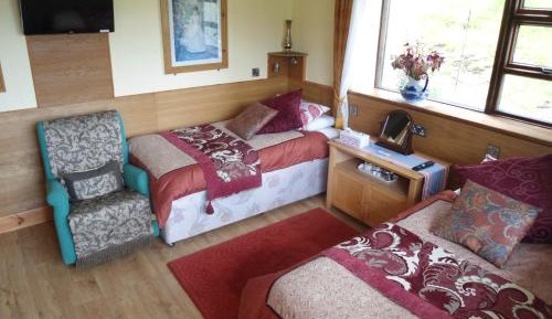 Front Twin Room -Ground Floor- Outside Decking Area