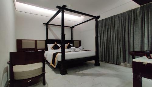 Deluxe Double Room (2 Adults + 1 Child)