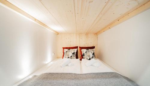 Single Room with Shared Shower and Toilet