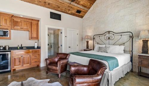 Suite with Hot Tub