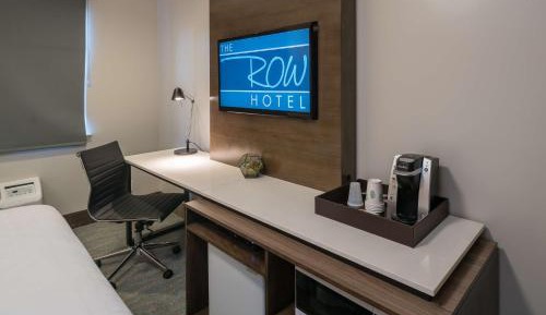 King Room with Roll-In Shower - Disability Access/Non-Smoking