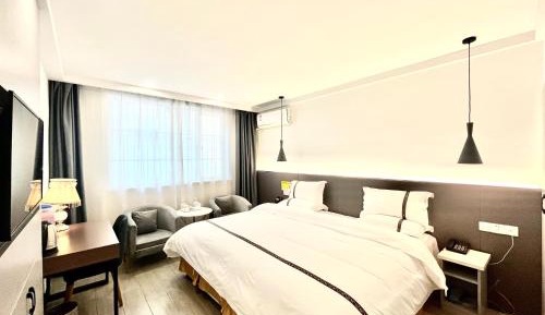  Deluxe Zero Pressure King Room