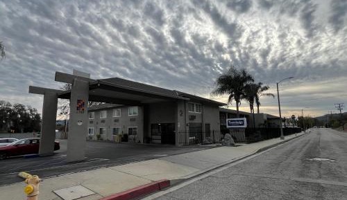 King Room with Tub w/Grab Bars - Mobility Access/Non-Smoking