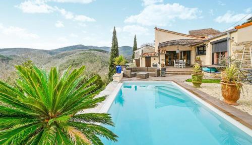 Four-Bedroom Holiday Home