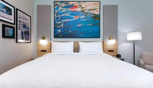 King Room with Mobility Access and Bathtub with Grab Bars, Non-Smoking