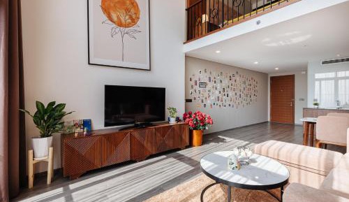 Deluxe Penthouse Apartment with City View
