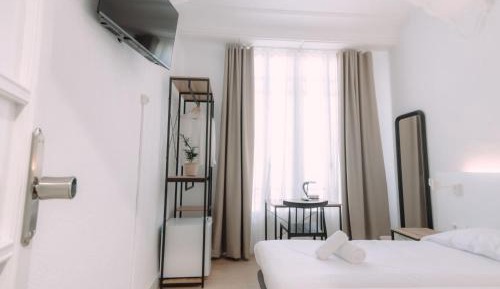 Double or Twin Room with Shared Bathroom