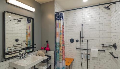 Queen Room with City View