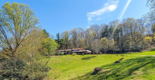 Eight-Bedroom Holiday Home