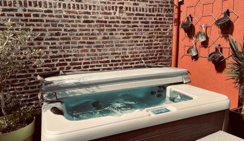 Studio with Spa Bath