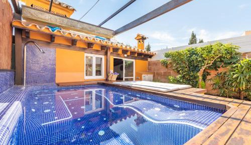 Villa with Garden View