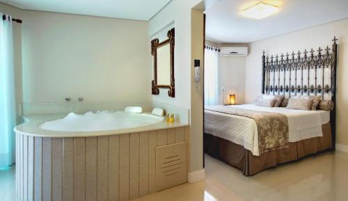 Suite with Hot Tub