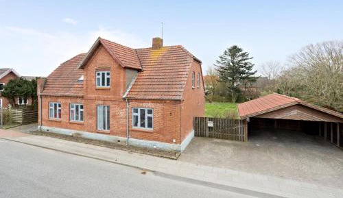 Five-Bedroom Holiday Home