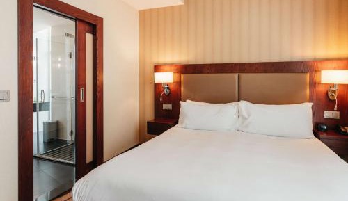 One-Bedroom King Suite