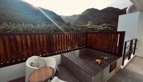 Deluxe Double Room with Balcony and Sea View